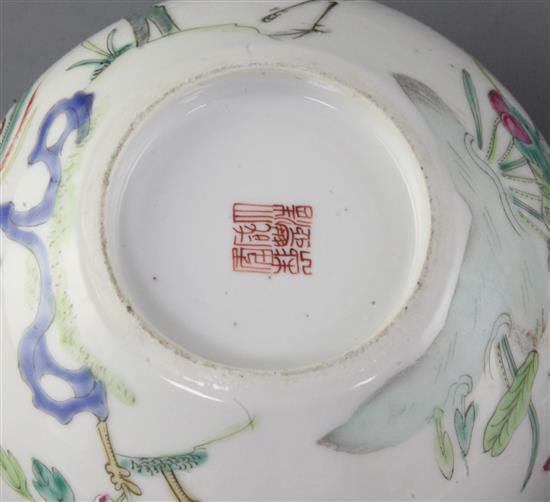 A Chinese grisaille and gilt decorated bowl, Yongzheng mark, 19th century, diameter 16cm (2)